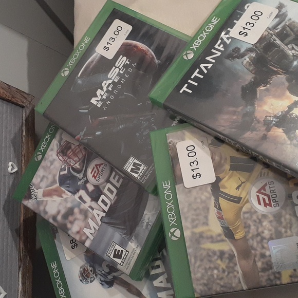 XBOXONE GAME BUNDLE - Picture 2 of 7